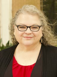 Amy Peterson headshot